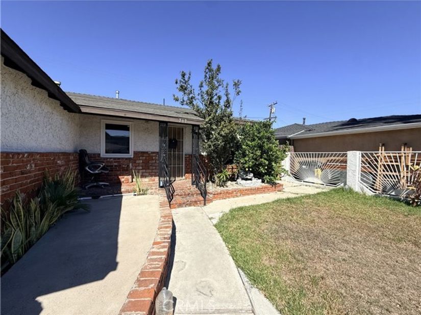 717 E Santa Rita, Compton CA 90220