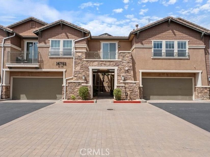 16702 Nicklaus 83, Sylmar (los Angeles) CA 91342