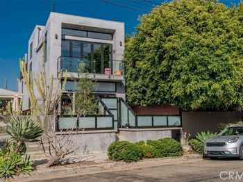 708 Hampton Drive