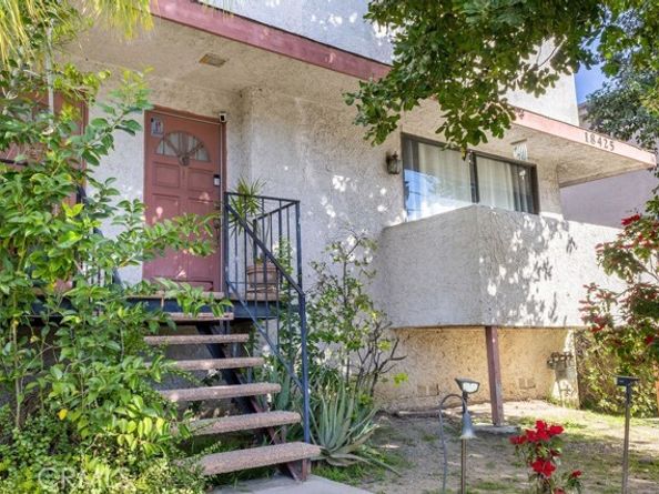 18425 Saticoy Street 1, Reseda (los Angeles) CA 91335
