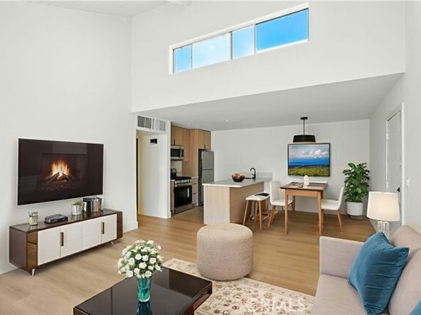 8601 International Avenue 233, Canoga Park (los Angeles) CA 91304