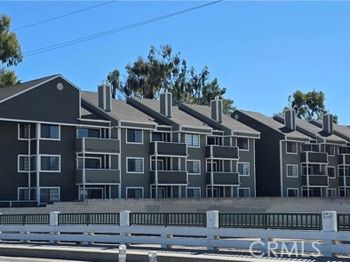 6545 Reseda