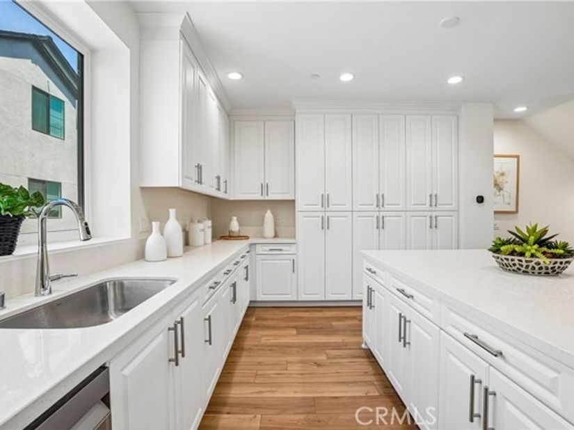 5876 Linden Ave Avenue 6, Long Beach CA 90805