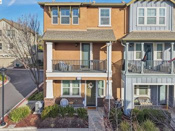 3933 Portola Cmn