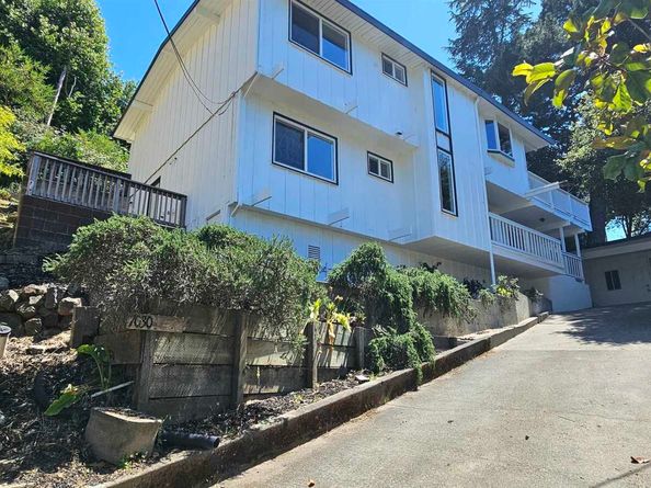 7030 Snake Rd, Oakland CA 94611