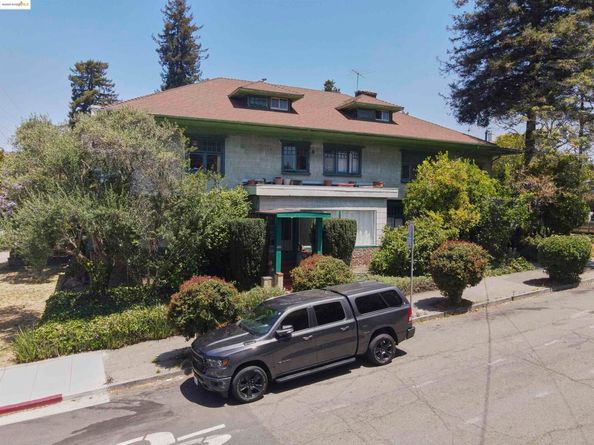 400 Lagunitas, Oakland CA 94610