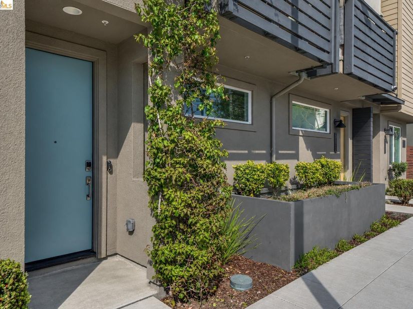 2229 Myrtle ST, Oakland CA 94607