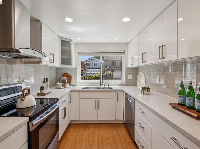 28086 Thorup Ln, Hayward CA 94542