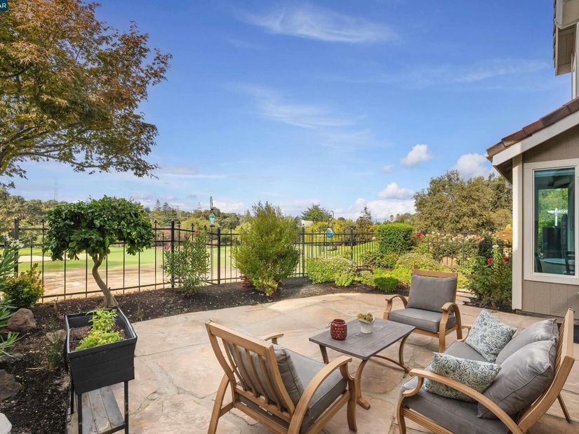 1049 Feather Cir, Clayton CA 94517