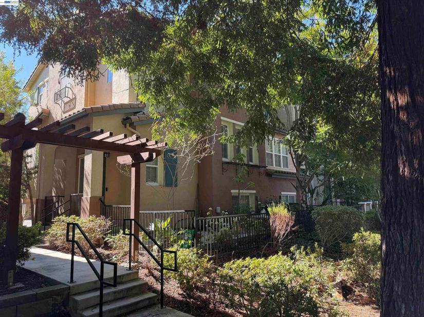 1071 Konstanz Ter, Sunnyvale CA 94089