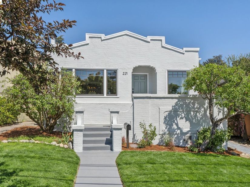 214 Mandalay Rd, Oakland CA 94618