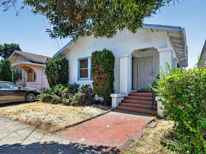 7015 Holly St, Oakland CA 94621