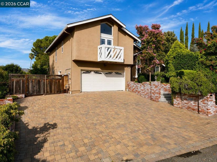 1325 New Hampshire Dr, Concord CA 94521