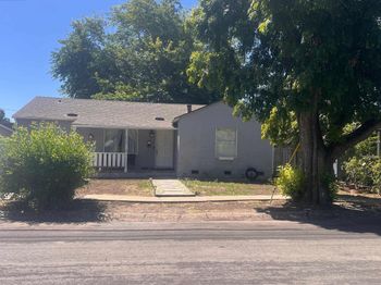 2428 Crescent Dr