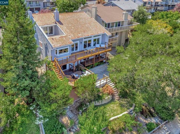 1825 Saint Andrews Dr, Moraga CA 94556