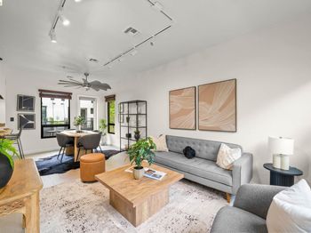 903 Zephyr Dr