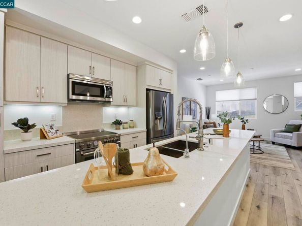 150 Uptown Cir, Oakland CA 94607
