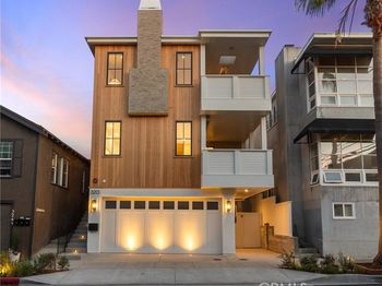 320 1st St