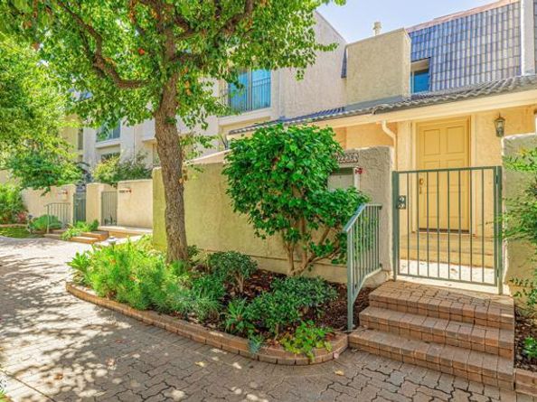 22239 Erwin Street, Woodland Hills (los Angeles) CA 91367