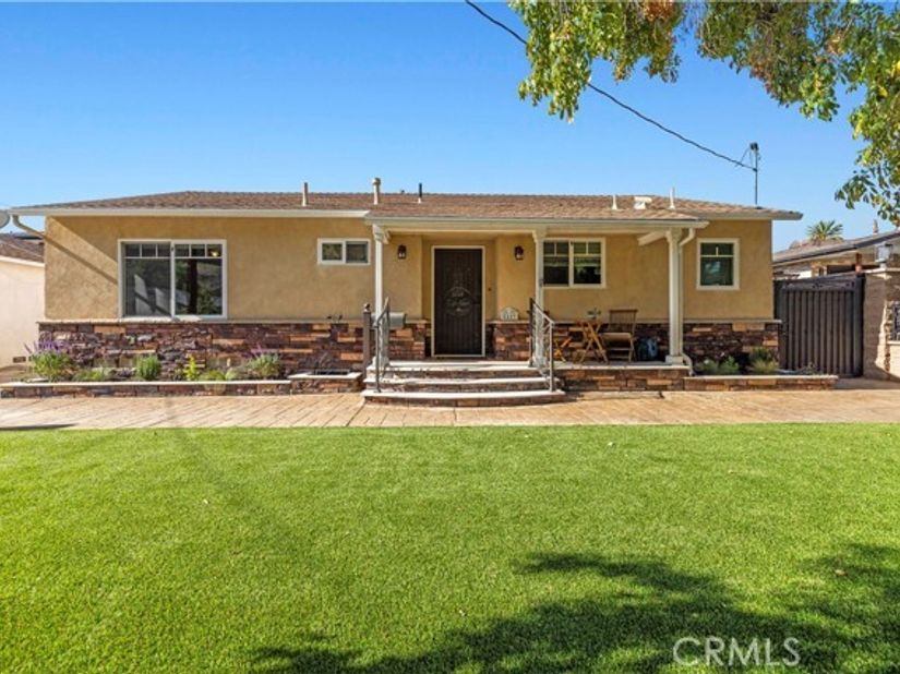 8449 Glencrest Drive, Sun Valley (los Angeles) CA 91352
