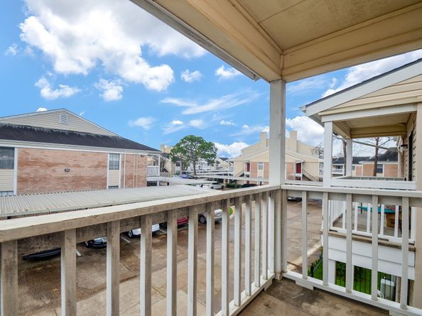 2750 Holly Hall Street 716, Houston TX 77054