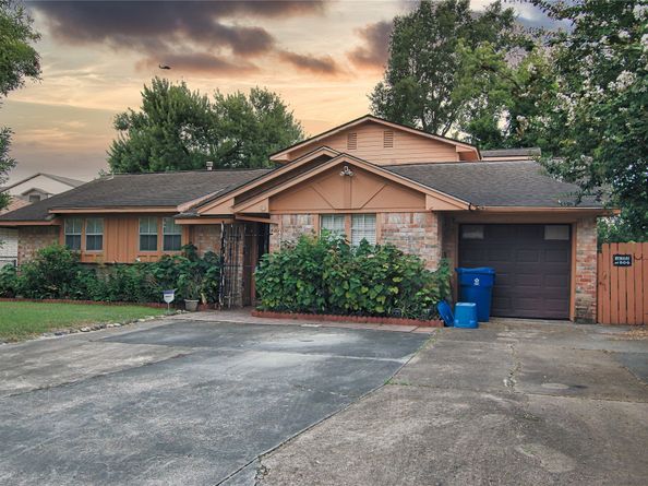 4002 Charriton Drive, Houston TX 77039