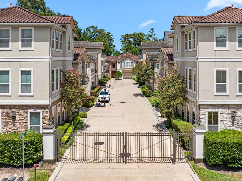 5 Schwab Lane, Houston TX 77055