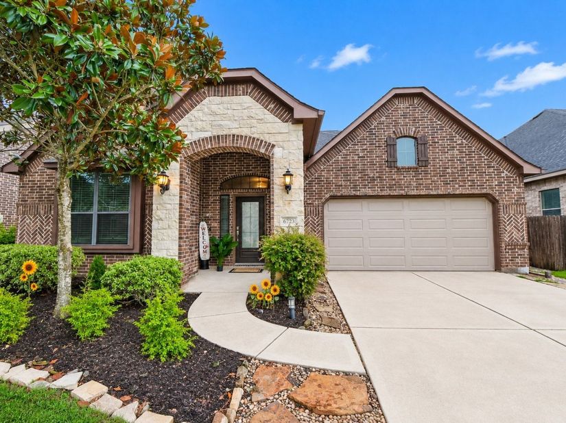 6723 Sotoria Lane, Sugar Land TX 77479