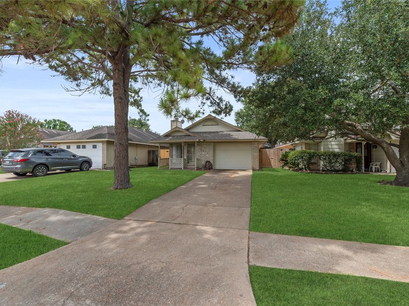 8622 Ashlawn Drive, Houston TX 77083