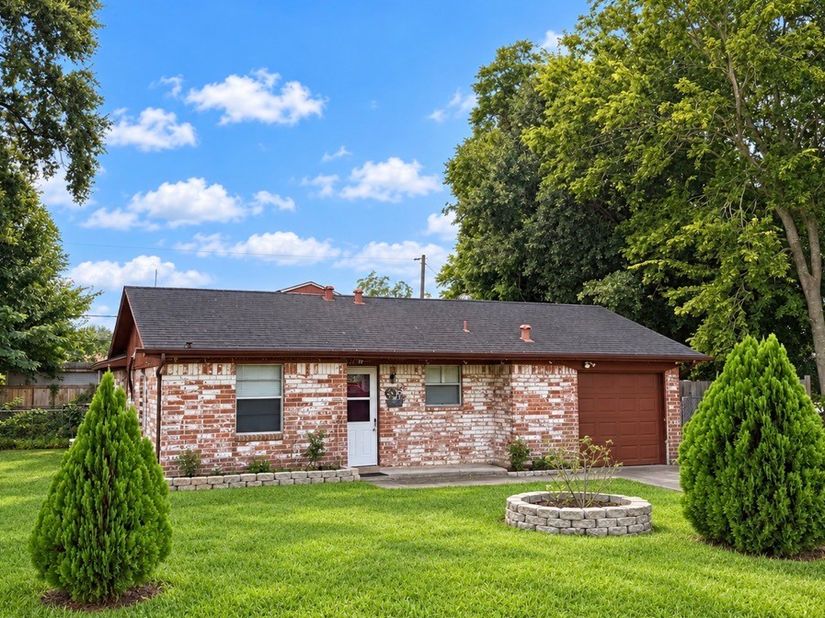 1122 Mitchell Road, Houston TX 77037