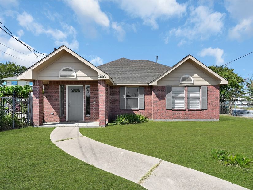 1602 Monroe Street, Houston TX 77023