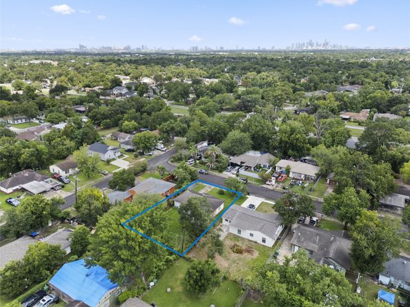 5606 Belarbor Street, Houston TX 77033