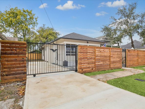 437 N Everton Street, Houston TX 77003