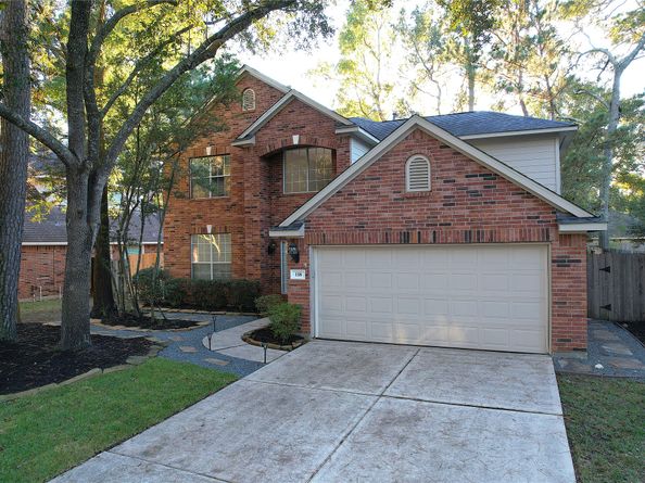 118 W Hobbit Glen Drive, The Woodlands TX 77384