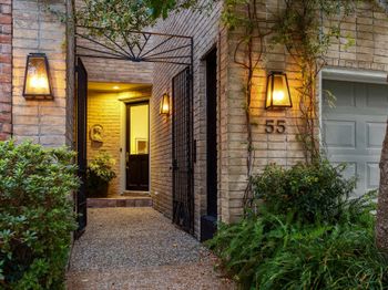 10 S Briar Hollow Lane