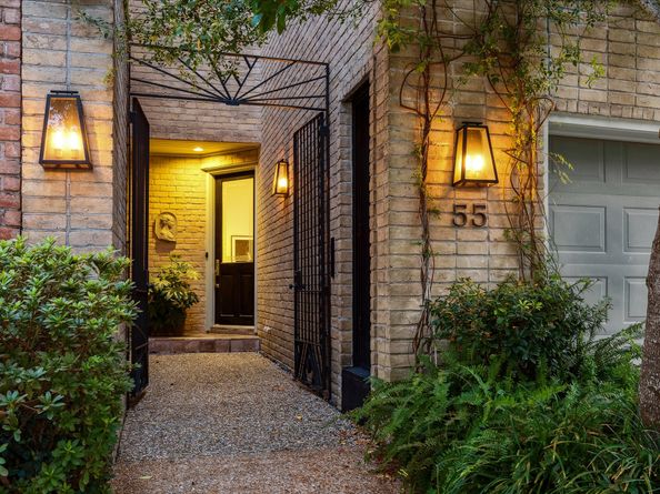 10 S Briar Hollow Lane 55, Houston TX 77027