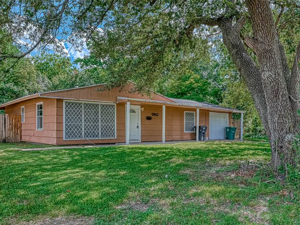 5962 Willow Glen Drive, Houston TX 77033