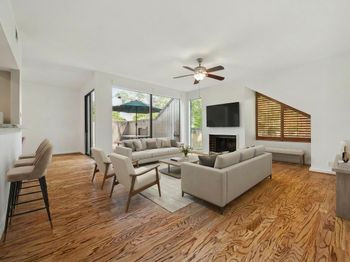 318 Litchfield Lane