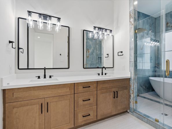 1140 W 16th St Street, Houston TX 77008