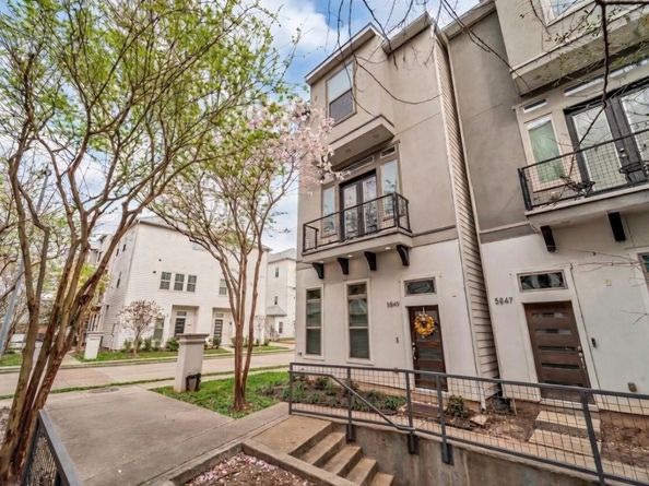 5849 E Post Oak Lane, Houston TX 77055