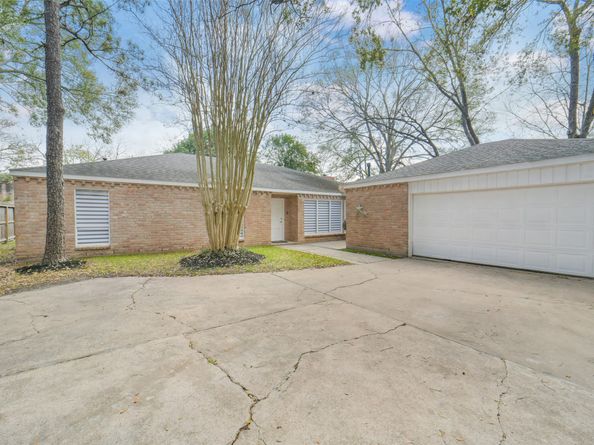 1823 Cherry Bend Drive, Houston TX 77077