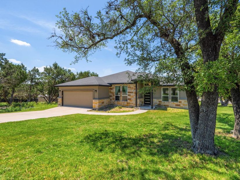 18605 Masters CV, Point Venture TX 78645