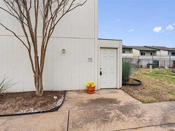 6718 Silvermine DR 702, Austin TX 78736