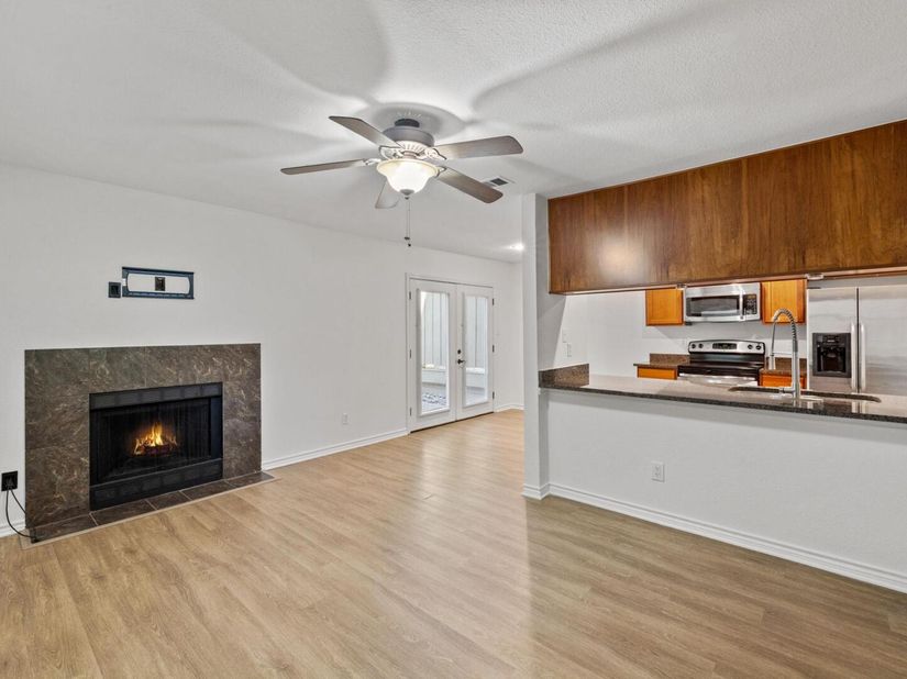 6700 Cooper LN 19, Austin TX 78745
