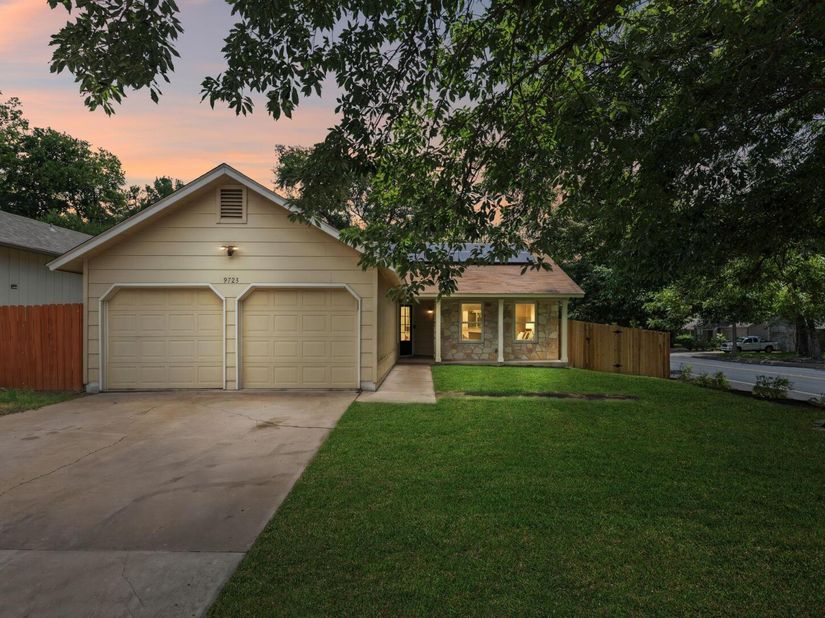 9723 Moorberry ST, Austin TX 78729
