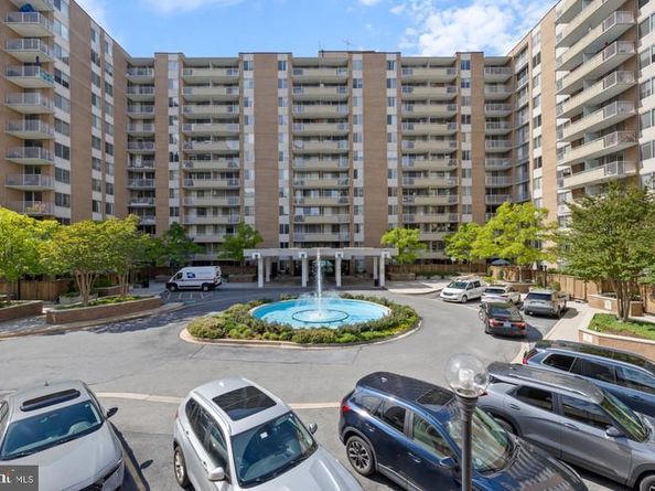 3001 Veazey NW 116, Washington DC 20008