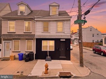 4758 Mercer Street