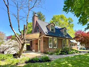 418 E Country Club Lane