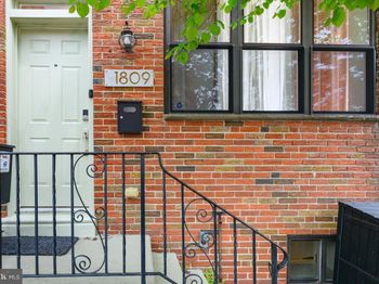 1809 Dickinson Street