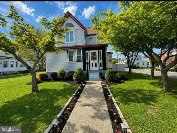 2047 Walnut Street, Holmes PA 19043